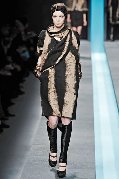 Look 14